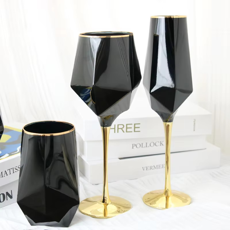 순수 블랙 크리스탈 골든 에지 와인 잔, 럭셔리 불규칙 - Wine Beer Whiskey 리뷰 및 가격